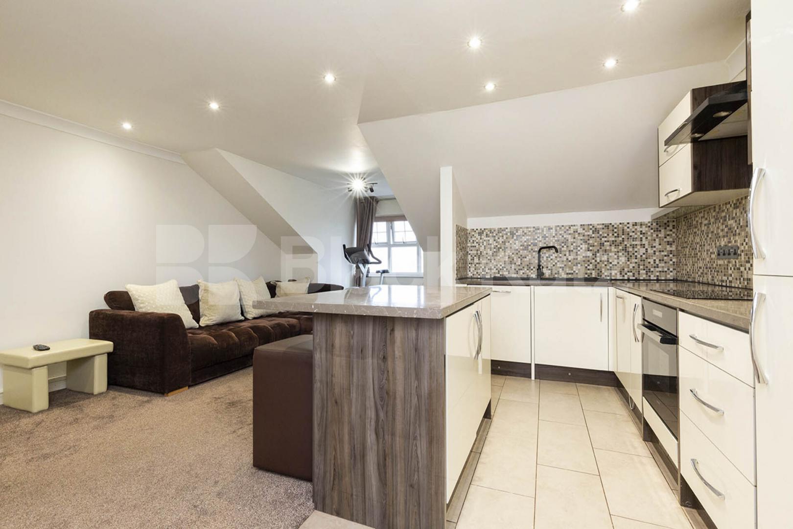 Located within a well kept purpose built building and close to amenities  Osier Crescent, Muswell Hill